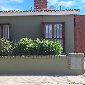La Casa, Alquiler Temporario - Casa Completa Con Cochera Y Patio- Parrilla